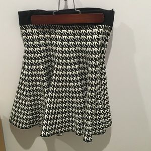 Size small black and white checkered skirt