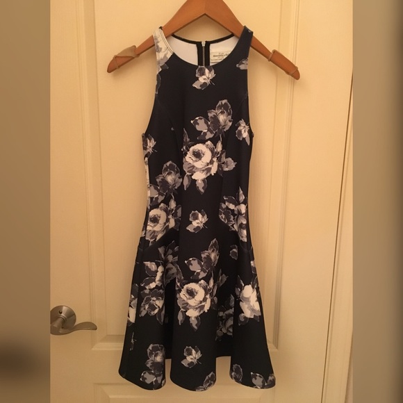 Abercrombie & Fitch Neoprene Skater dress - Picture 2 of 4