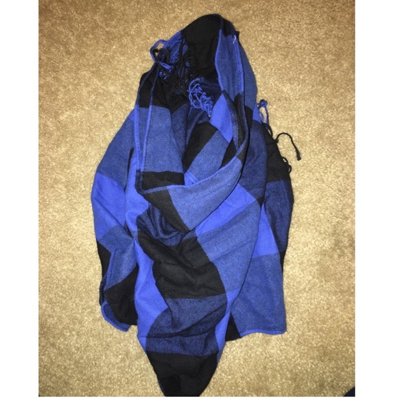 Billabong blue & black buffalo plaid scarf