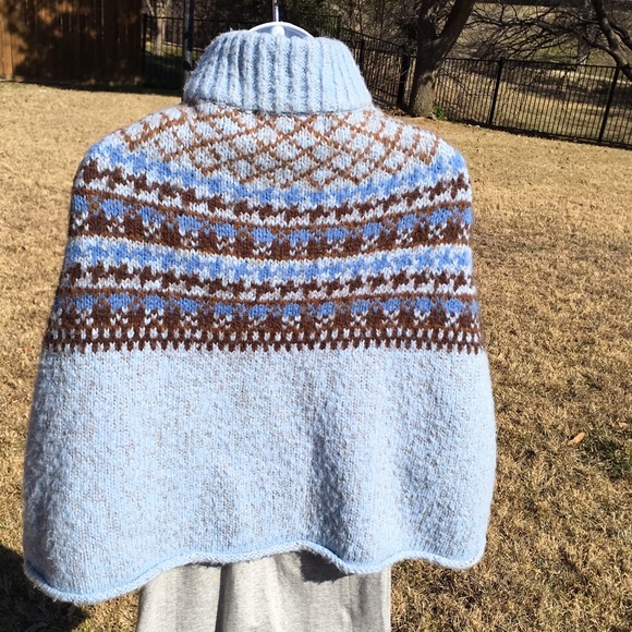 Super warm Cold As Ice Sweater cape - Picture 3 of 4