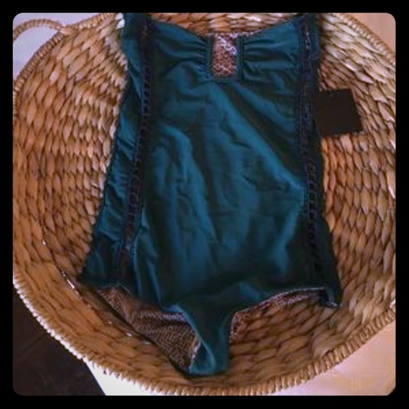 ❌SOLD❌Acacia Africa in Seaweed - Picture 1 of 2