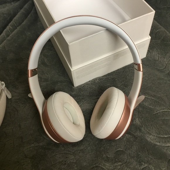 Beats solo 2 wireless