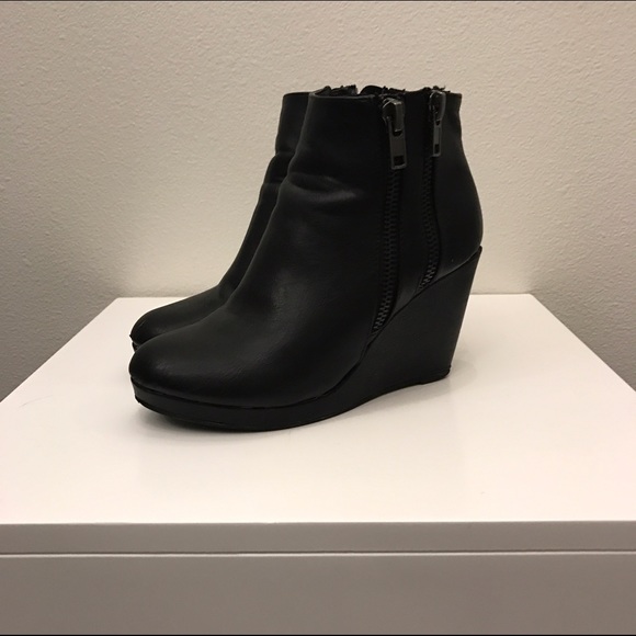 Black wedge boots