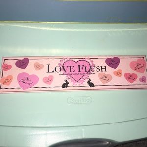 Love flush too faced blush palette