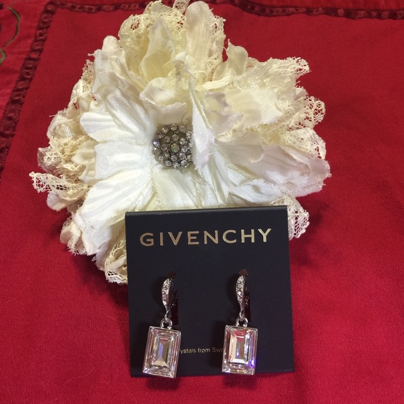 GIVENCHY Emerald cut Swarovski crystal earrings - Picture 4 of 5