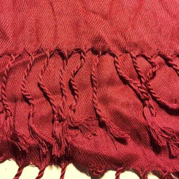 Red scarf - Picture 2 of 2