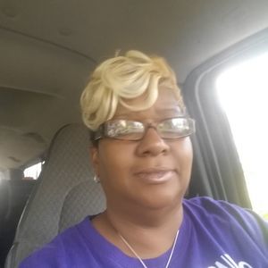 Meet your Posher, Yolanda larue