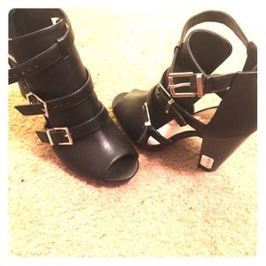 Women's buckle high heel
