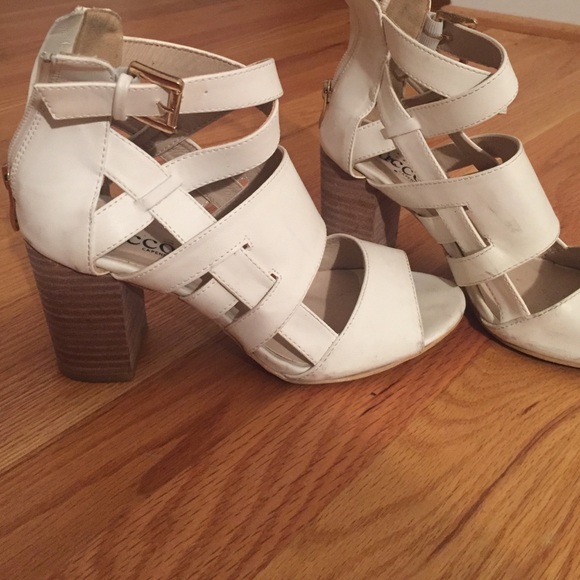 Stylish open toe booties! Sz7 cute for summer