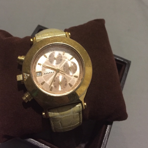 Gold watch - Picture 3 of 3