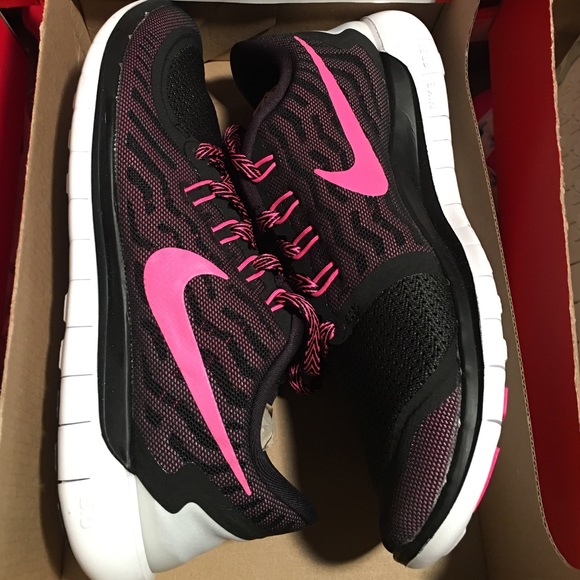Nike Shoes - Nike free run 5.0