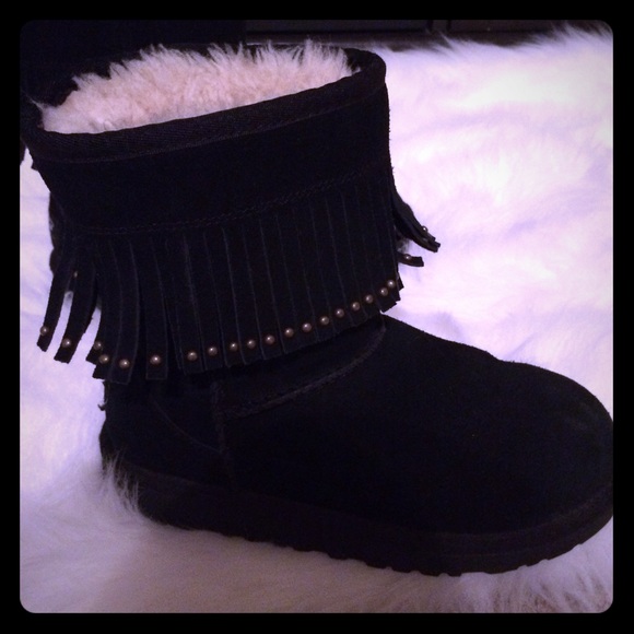 Kids used Authentic Ugg size 3 in Big Kids.