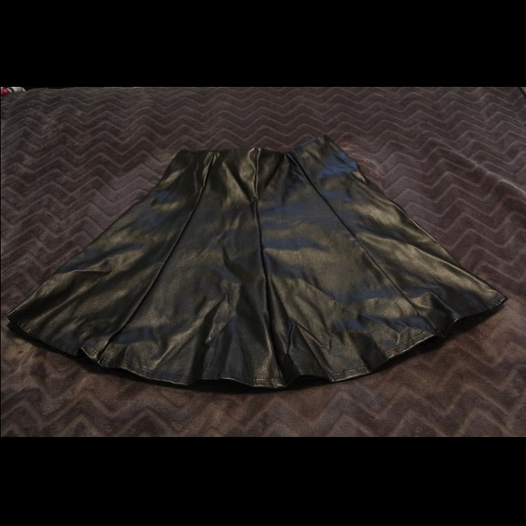 Black (fake) Leather Skirt - Picture 1 of 4