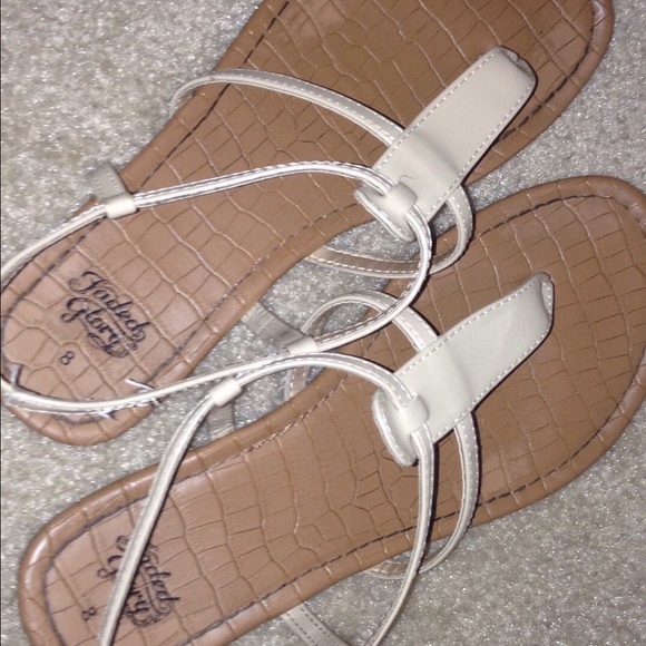 Tan sandals - Picture 1 of 2