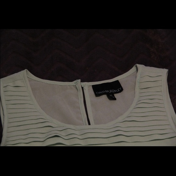 Green Ruffled Top - Picture 4 of 4