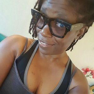 Meet your Posher, Dina