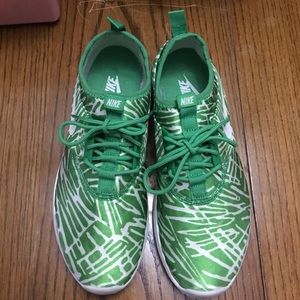 Like New Nike running shoes Sz 8