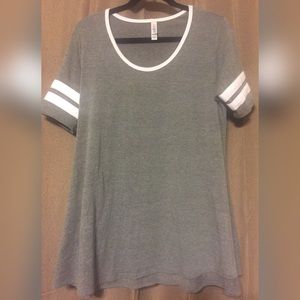 Small LuLaRoe Perfect T