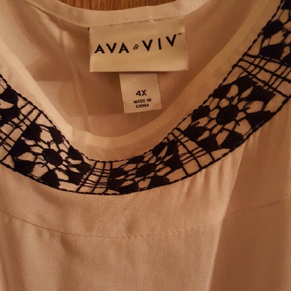 White top has slit on sleeves-Never Worn - Picture 1 of 4