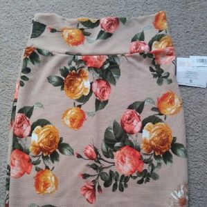 NWT small lularoe cassie