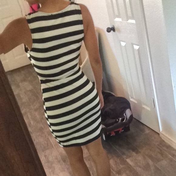 Black and white dress - Picture 2 of 3