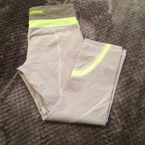 SOLD-Lululemon crops size 8