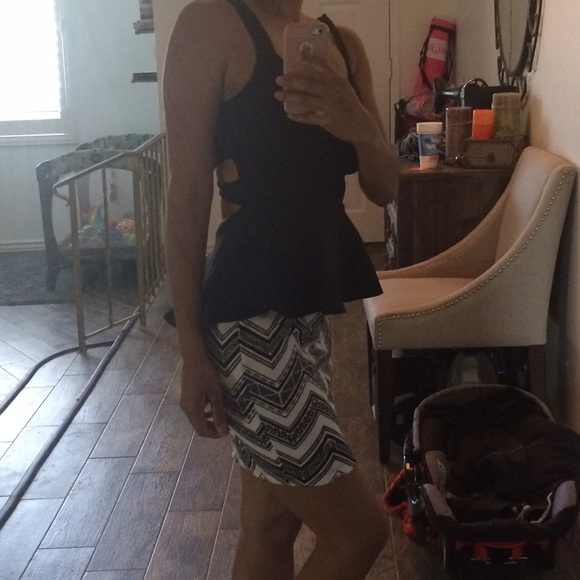 ✨Sold Out✨Peplum black and white dress - Picture 4 of 4