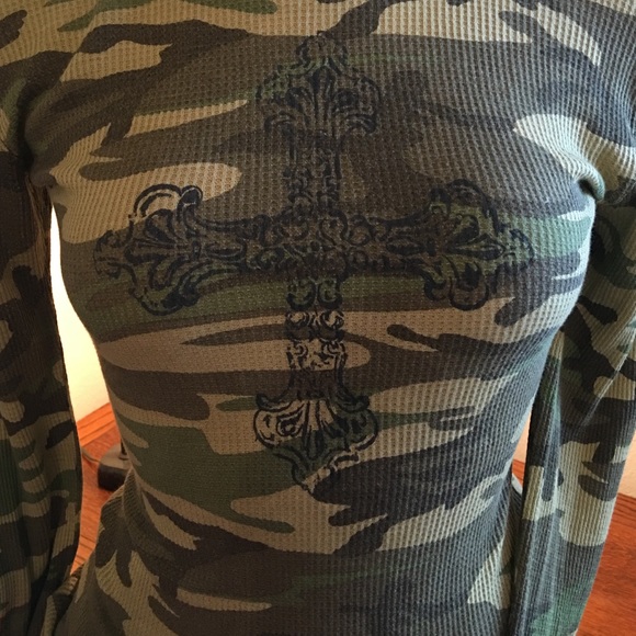 starr luna Tops - NWOT Starr Luna Camo thermal shirt