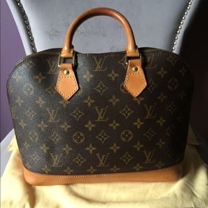 🎉SALE🎉 Authentic Louis Vuitton Alma PM
