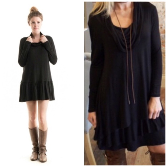Boutique Tops - ❣️LAST ONE❣️•Black Ruffle Bottom Tunic•