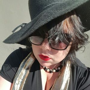 Meet your Posher, Leslie