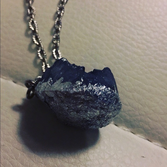Purple/gray agate pendant