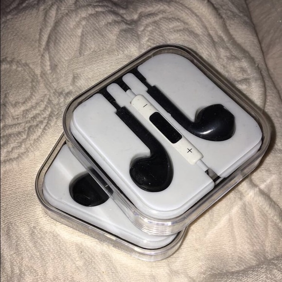2 brand new Apple earbuds🎧🎧