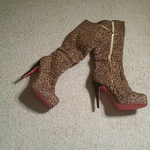 Animal print suede-like boots. Statement Kicks.