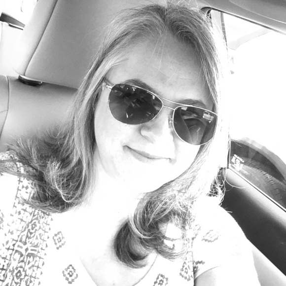 Meet your Posher, Julia - Picture 3 of 4