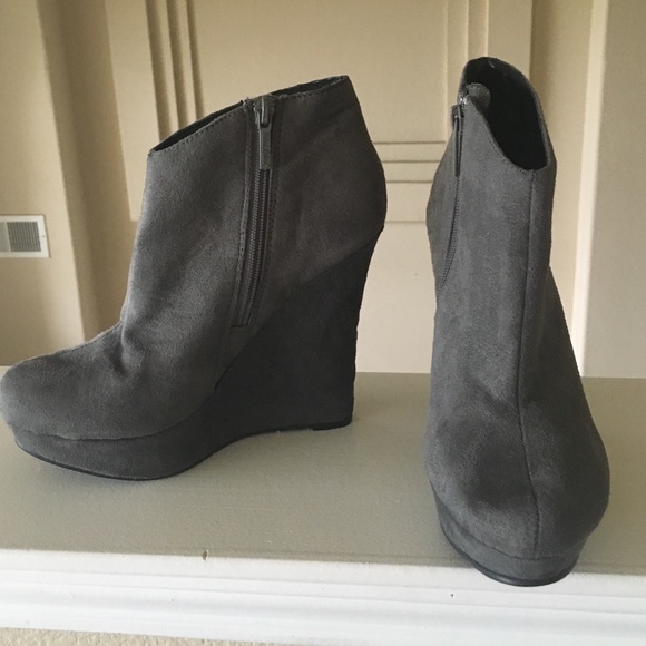 Gray wedge booties