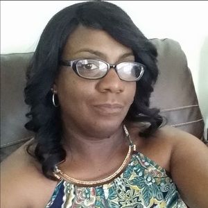 Meet your Posher, Cynthia