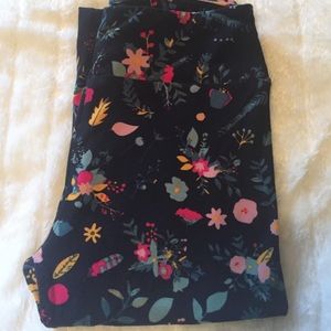 LuLaRoe Unicorn Black Floral Leggings OS