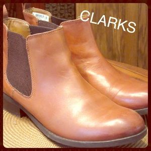 Clarks Artisan Leather Chelsea Boots - Pita Sedona