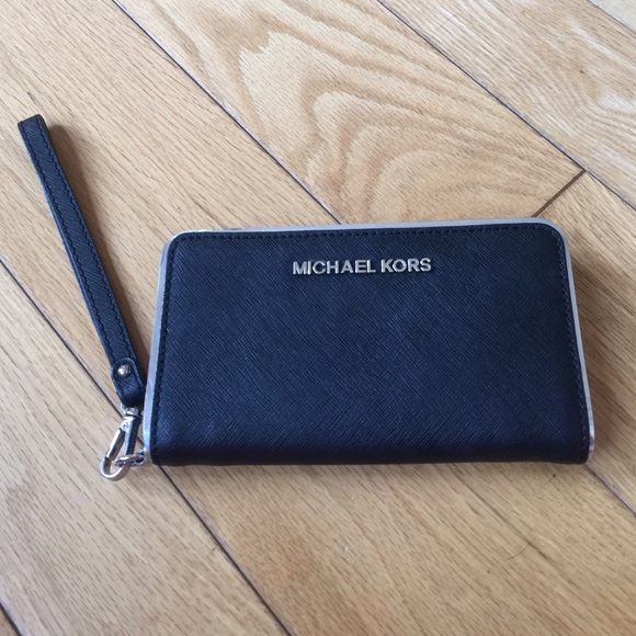 Michael kors black/silver wristlet wallet