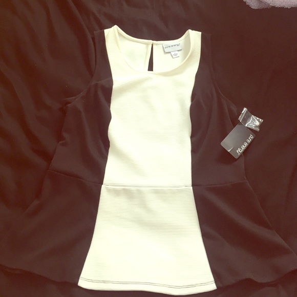Pure Energy Sleeveless Pemplem Top
