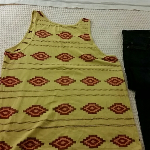 A nice Native American inspired tank top - Picture 3 of 4