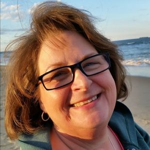 Meet your Posher, Dee