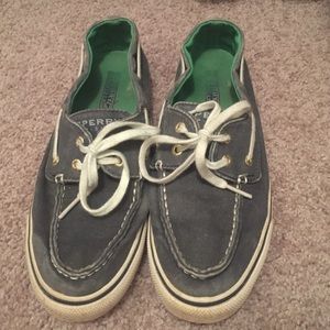 Size 8 w's navy blue sperrys.
