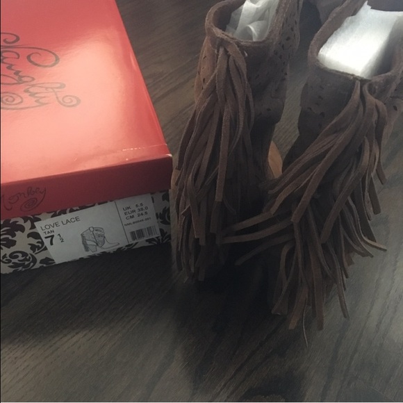 NIB Naughty Monkey Brown Suede Fringe Booties - Picture 2 of 4