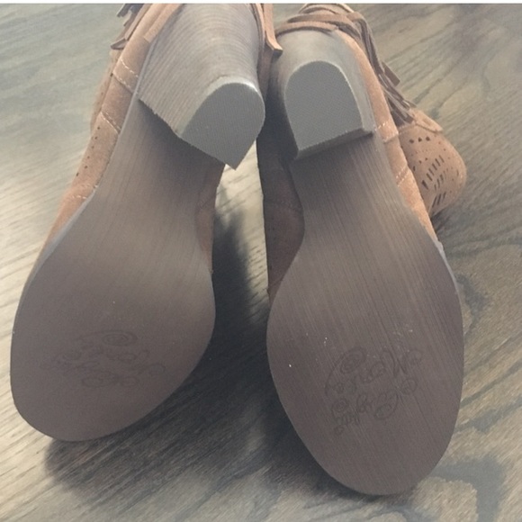 NIB Naughty Monkey Brown Suede Fringe Booties - Picture 3 of 4