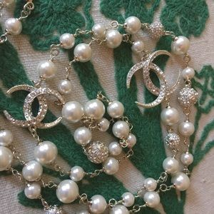 Pearl/rhinestone necklace and earrings set
