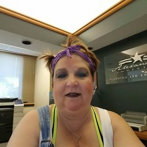 Meet your Posher, Pam