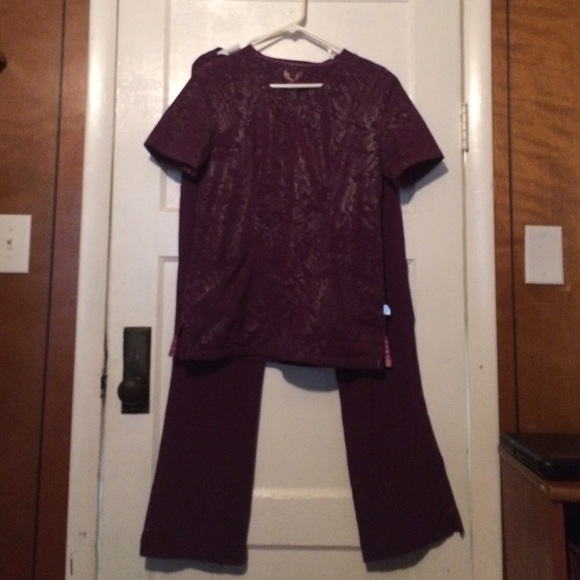 Smitten nursing complete uniform top and bottoms