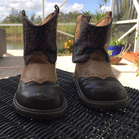 Toddler cowboy boots- size 5 - need a shine